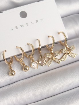 Erb Pirinç Gold Renk Sallantı Zirkon Taşlı Kurdele Model Kalp Detay Kadın Küpe Seti