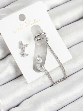 Erb Pirinç Kelebek Figürlü Zirkon Taşlı Gümüş Renk 3\'lü Kıkırdak Kadın Küpe Set