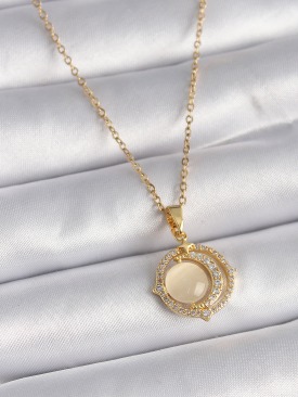 Erb 316L Çelik Gold Renk Zirkon Taşlı Sarı Sedefli Hilal Model Kadın Kolye