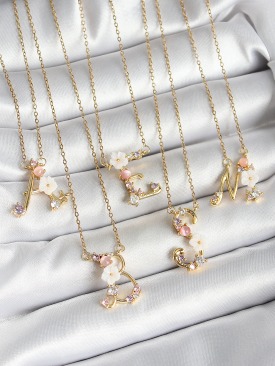 Erb 316L Çelik Gold Renk Zirkon Taşlı Çiçek Detaylı Harf Kolye 24\'lü Paket Kolye