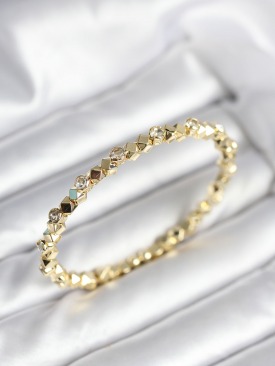 Erb Zirkon Taşlı Küp Şerit Model Pirinç Gold Renk Kadın Bileklik