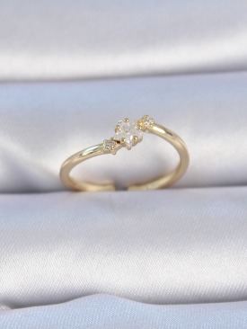 Erb Pirinç Gold Renk Beyaz Çiçek Model Zirkon Taş Detay Kadın Yüzük