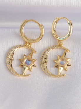 Erb Pirinç Gold Renk Zirkon Taşlı Yıldızlı Ay Tasarım Küpe