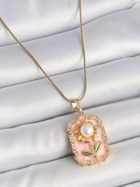 Erb 316L Çelik Gold Renk Zincir Pembe Mineli İncli Papatya Model Portre Model Kadın Kolye