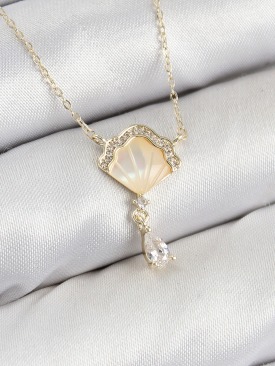 Erb Pirinç Zirkon Taşlı İstiridye Model Gold Renk Kadın Kolye