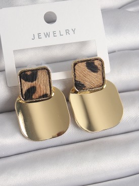 Erb Pirinç Gold Renk Kare Plaka Model Leopar Desenli Kadın Küpe
