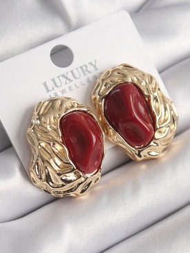 Erb Pirinç Gold Renk Kırmızı Oval İşleme Detay Vintage Kadın Küpe