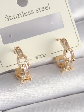 Erb Pirinç Gold Renk Zirkon Taşlı Zincir Model Kadın Küpe