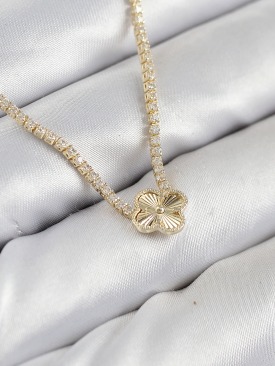 Erb Pirinç Zirkon Taşlı Yonca Model Gold Renk Kadın Kolye