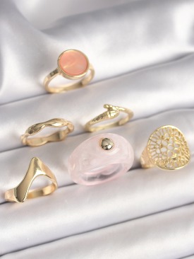 Erb Pirinç Gold Renk Pembe Plastik Yüzük Model Daire Pembe Mine Yılan Detay 6\'Lı Kadın Yüzük Seti