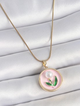 Erb 316L Çelik Gold Renk Zincir Pembe Mineli İncili Çiçek İşlemeli Portre Model Kadın Kolye