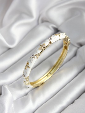 Erb Mineli Pirinç Beyaz Çiçek Desenli Zirkon Taşlı Gold Renk Kadın Kelepçe (çap 60 Mm)