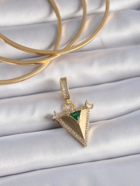 Erb Pirinç Gold Renk Zirkon Taşlı 3D Üçgen Model Ajda Charm