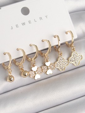 Erb Pirinç Gold Renk Sallantı Zirkon Taşlı Yonca Model Topçuk Detay Kadın Küpe Seti