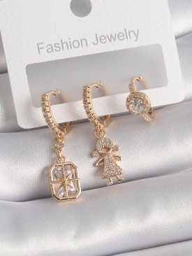 Erb Pirinç Gold Renk Zirkon Taşlı Halka Model Çocuk Figür Kadın Küpe
