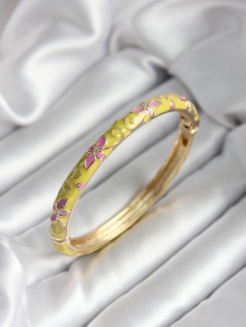 Erb Mineli Pirinç Sarı Çiçek Desenli Gold Renk Kadın Kelepçe (çap 60 Mm)