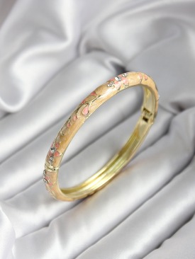 Erb Mineli Pirinç Krem Çiçek Desenli Zirkon Taşlı Gold Renk Kadın Kelepçe (çap 60 Mm)