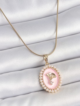 Erb 316L Çelik Gold Renk Zincir Pembe Mineli İncli Zirkon Taşlı Çiçek İşlemeli Portre Model Kadın Kolye