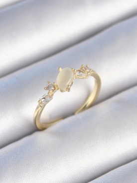 Erb Pirinç Gold Renk Zirkon Taşlı Oval Beyaz Mineli Kadın Yüzük
