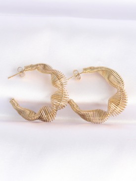 Erb 316L Çelik Gold Renk Asimetrik Tırtık Detay Kıvrım Küpe