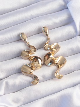 Erb Pirinç Gold Renk Kıvrımlı Sallantılı Küpe