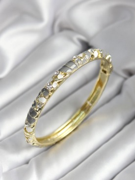 Erb Mineli Pirinç Gri Çiçek Desenli Gold Renk Kadın Kelepçe